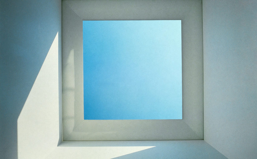 James Turrell, Skyspace I, 1974. Overhead portal cut to outside sky, interior filled with natural light, site-specific dimensions; room: 19 feet 8 inches x 11 feet 10 inches x 11 feet 10 inches (599.4 x 360.7 x 360.7 cm); cut: 100 x 100 inches (254 x 254 cm)