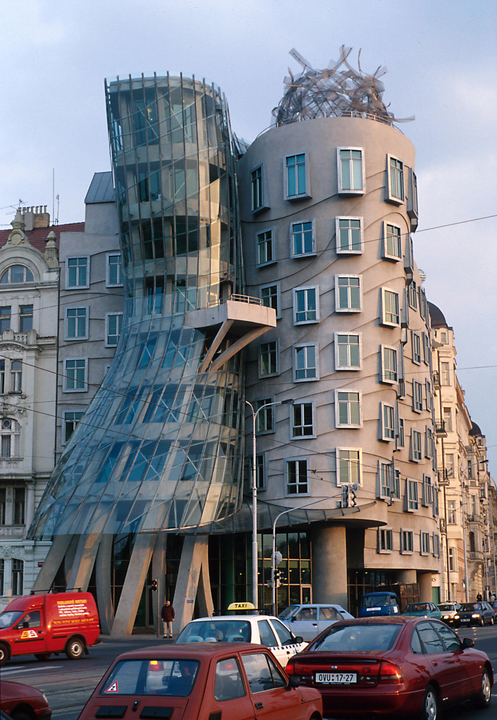 Frank Gehry: Outside in