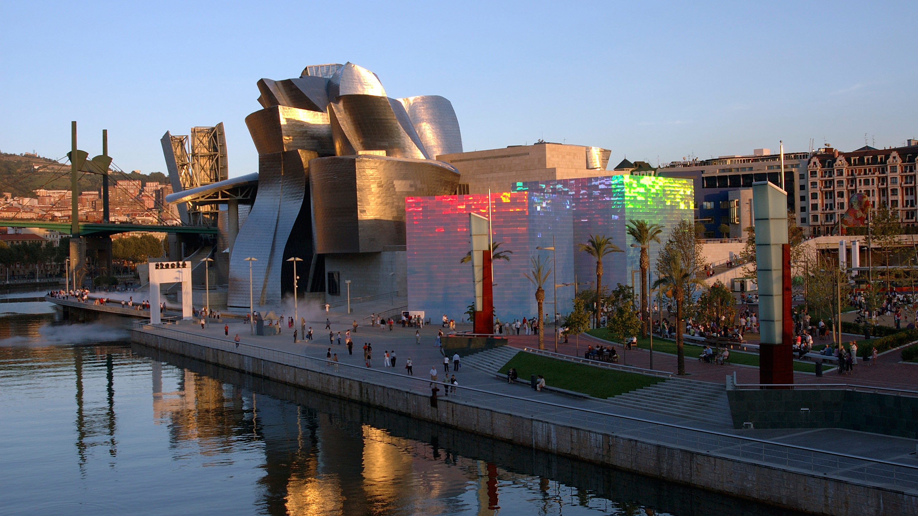 the person  Guggenheim Museum Bilbao